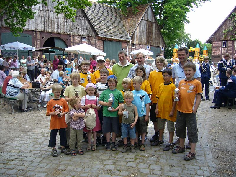 Haehnewettkraehen der Kreisjugend des Kreisverbandes Guetersloh 087.jpg - Hähnewettkrähen des Kreisverbandes Gütersloh in Langenberg auf dem Hofe Großelohmann